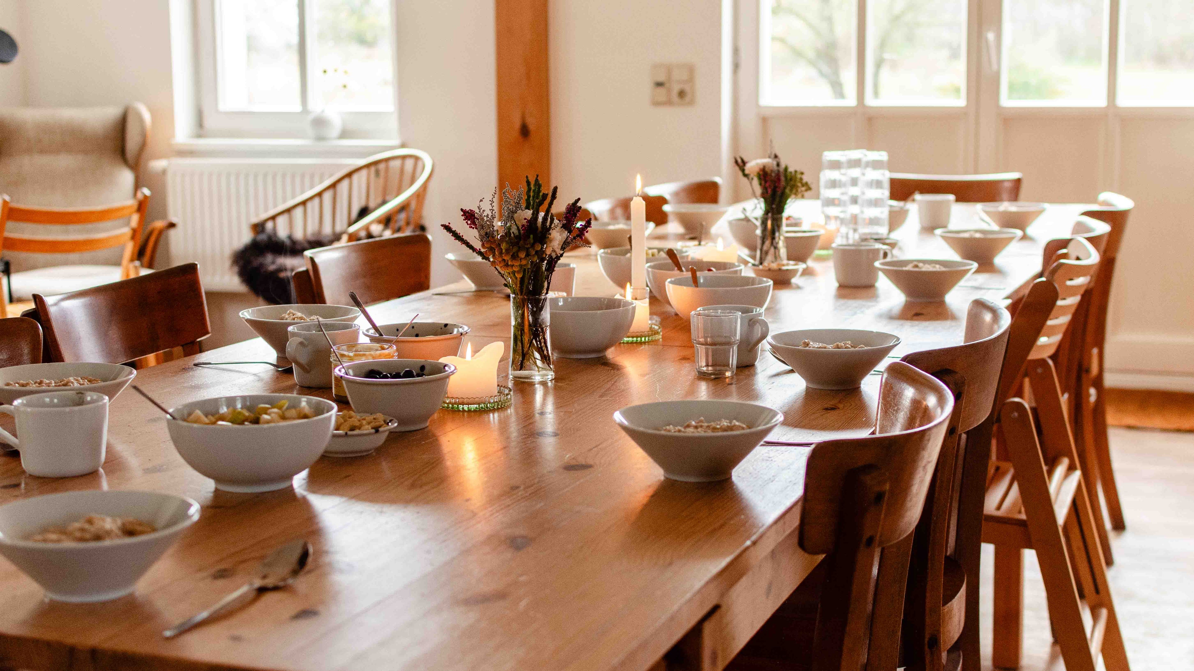 yoga_retreat_fuer_frauen, retreat_november_2026, fruehstueck_yogaretreat, herbst_retreat