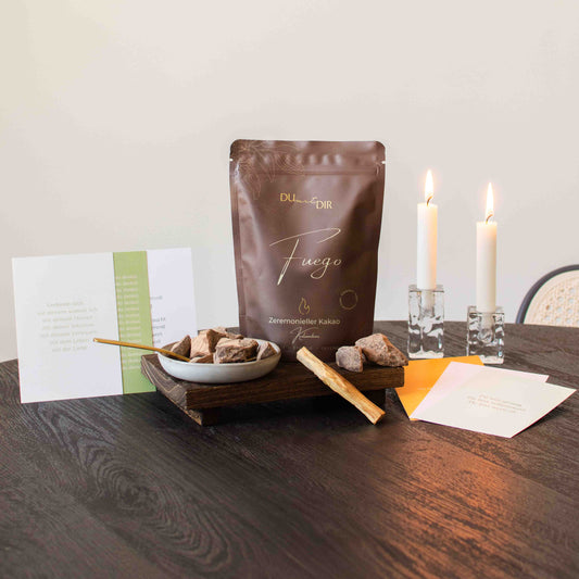 Ritualkakao, zeremonieller_Kakao, Rohkakao, Morgenroutine_fuer_mehr_Energie, Palo_Santo_raeuchern, Affirmationskarten