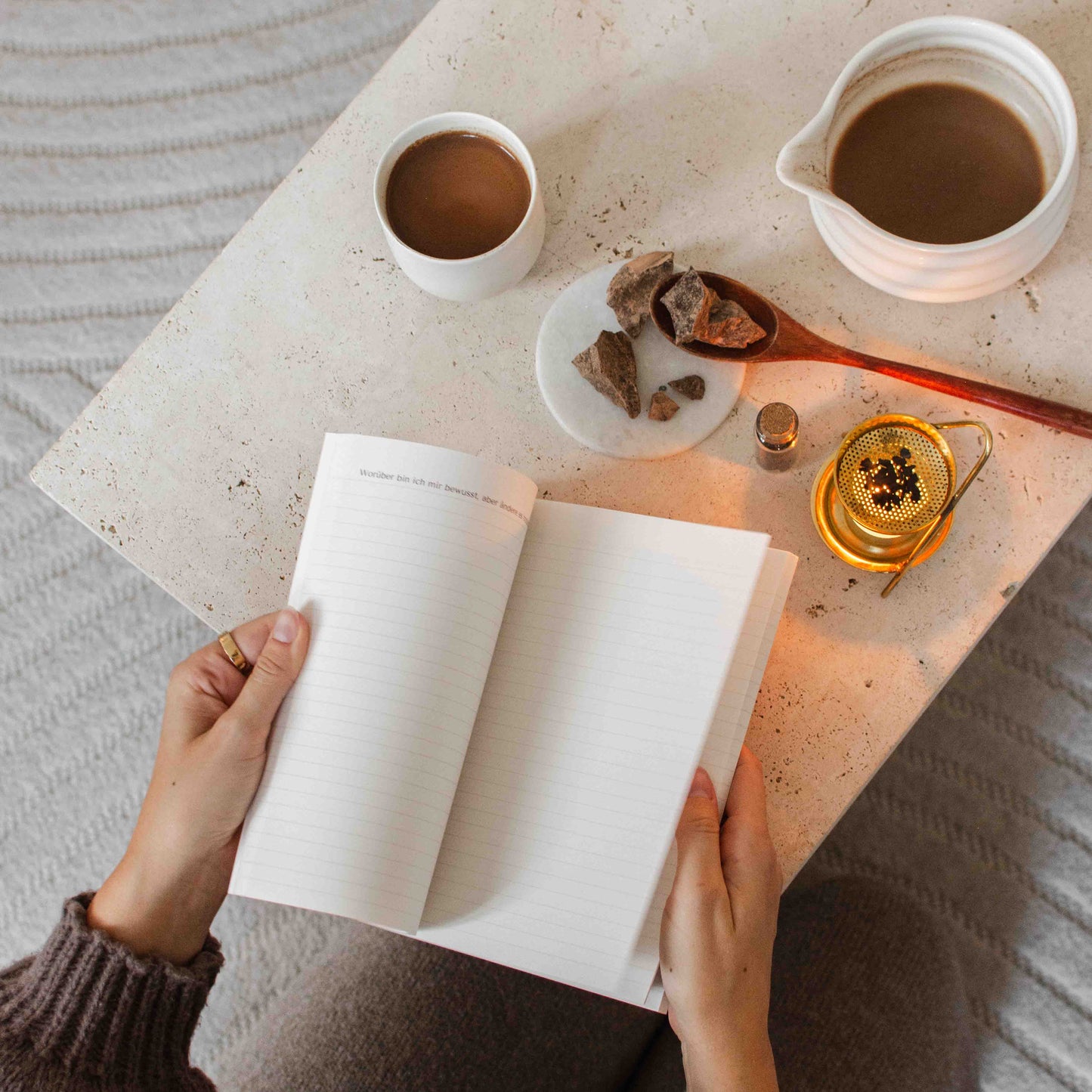 zeremonieller_Kakao, Kakaozeremonie, Styrax-raeuchern, beruhigendes_Raeucherwerk, Ritualkakao, Journalingfragen_gegen_Einsamkeit, Edelkakao