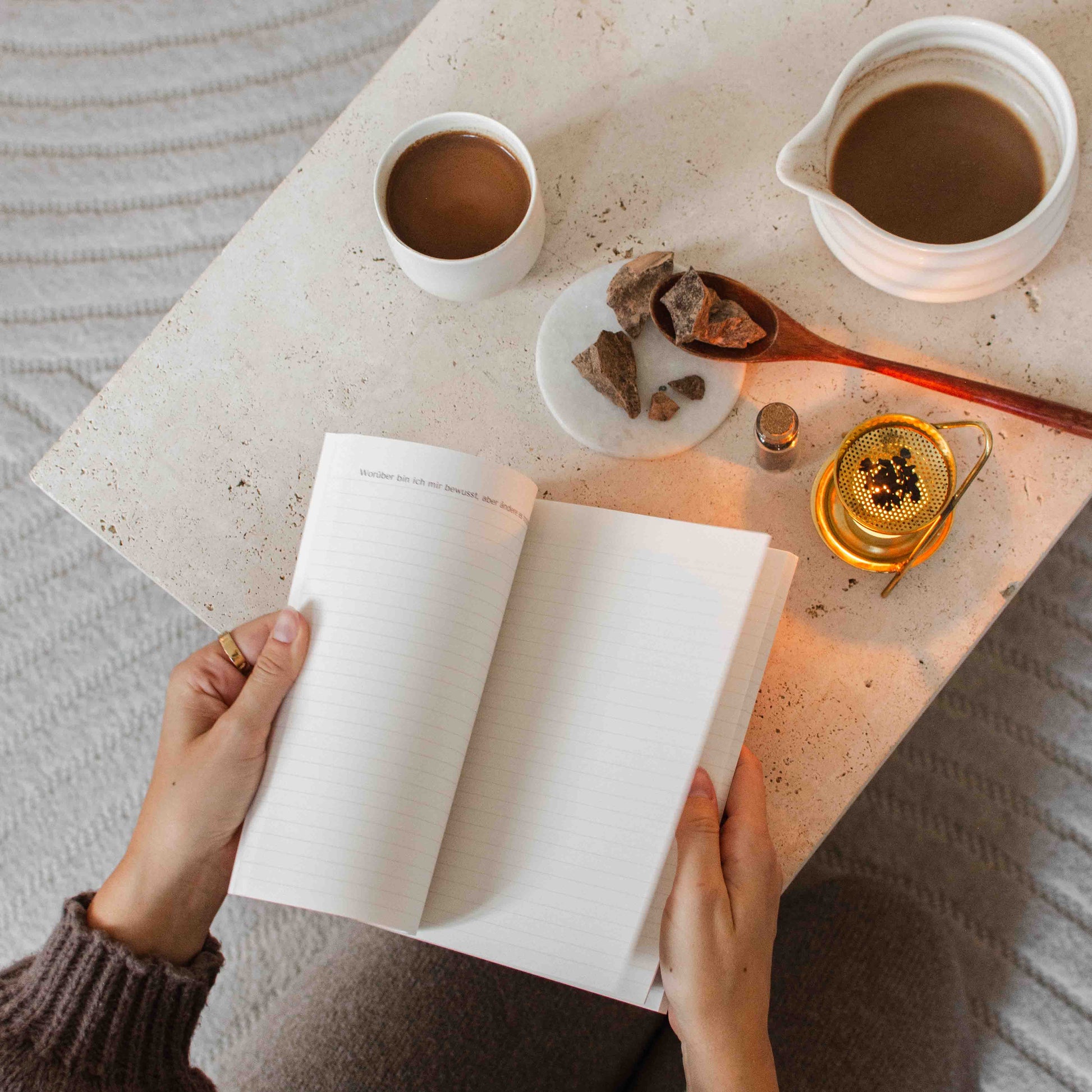 zeremonieller_Kakao, Kakaozeremonie, Styrax-raeuchern, beruhigendes_Raeucherwerk, Ritualkakao, Journalingfragen_gegen_Einsamkeit, Edelkakao